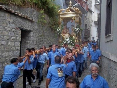 anna-floresta-processione.jpg